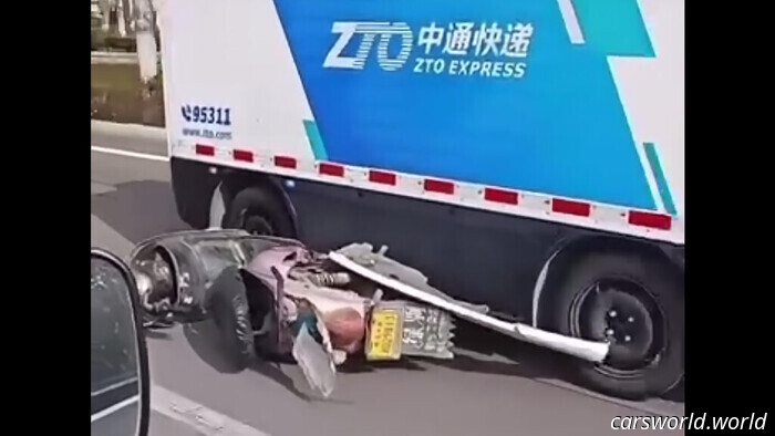 Furgoneta De Reparto Autónoma Arrastra Scooter En Video Viral | Carscoops